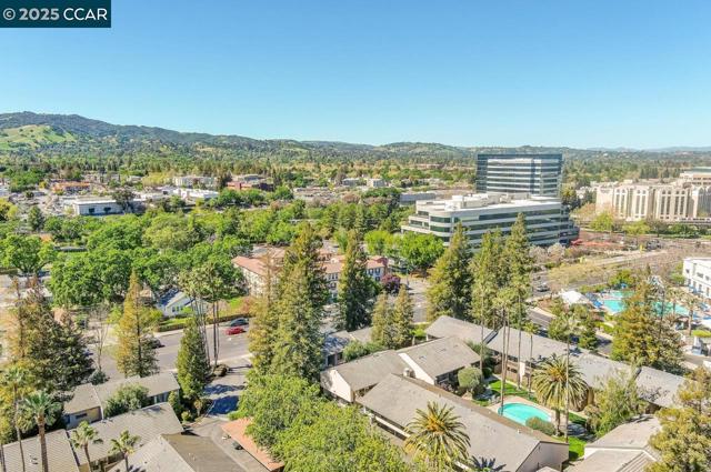 2742 Oak Rd, Walnut Creek CA: https://media.crmls.org/mediaz/eaec46e9-7f67-42ca-985b-879f3035a468.jpg