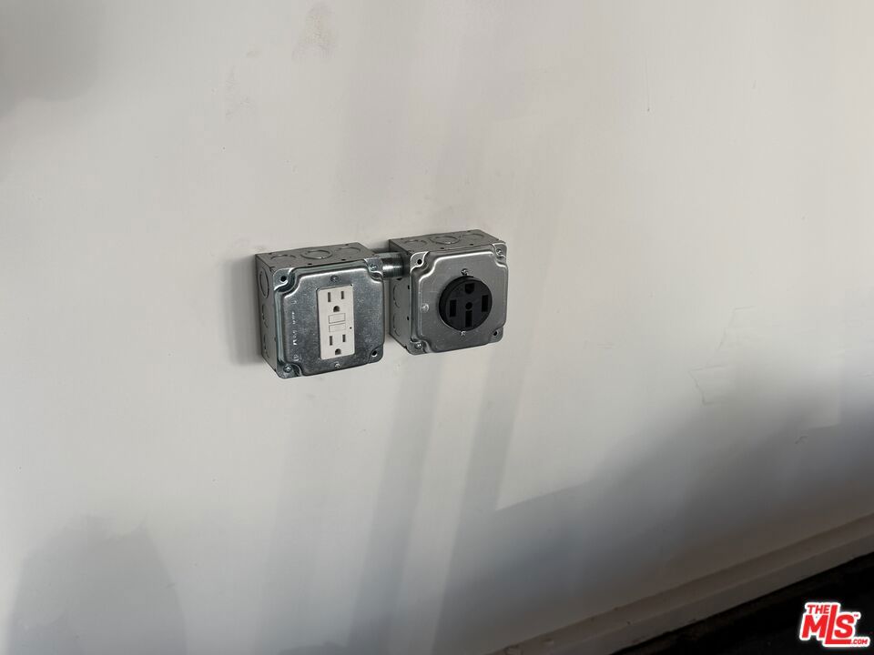 https://media.crmls.org/mediaz/eaec5340-4a95-4185-b278-b1b228ff0efd.jpg?preset=X-Large