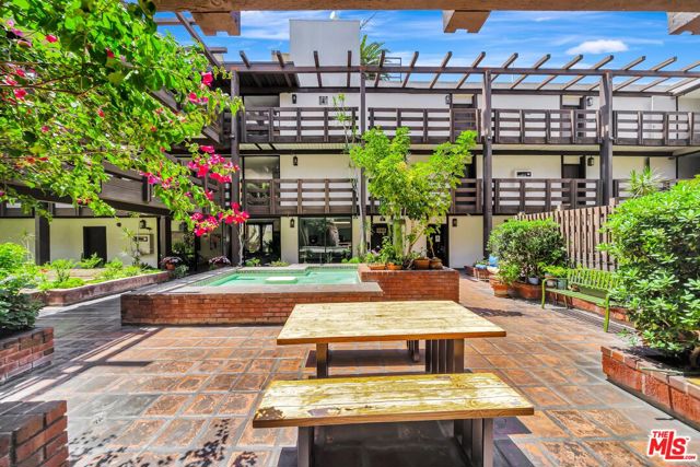 320 S Ardmore Avenue, Los Angeles CA: https://media.crmls.org/mediaz/eaec9883-5d9b-49ad-a281-138108091d52.jpg