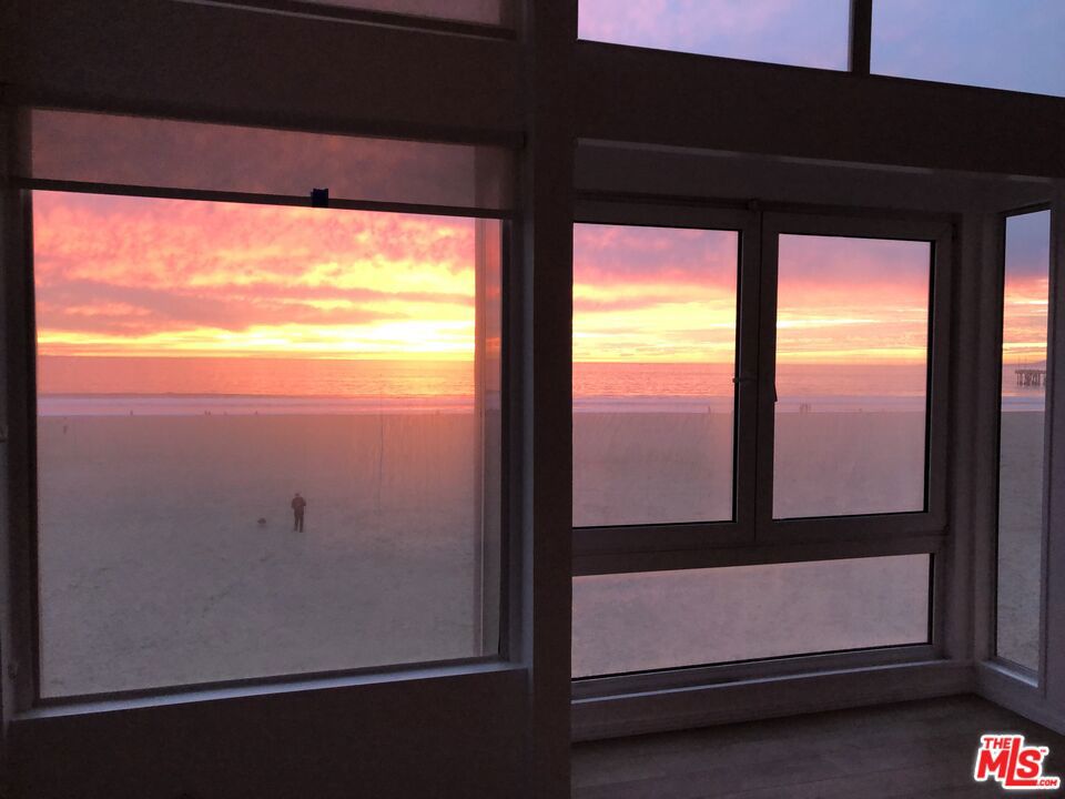 https://media.crmls.org/mediaz/eaece91e-11ef-478e-9325-35e3f126646d.jpg?preset=X-Large