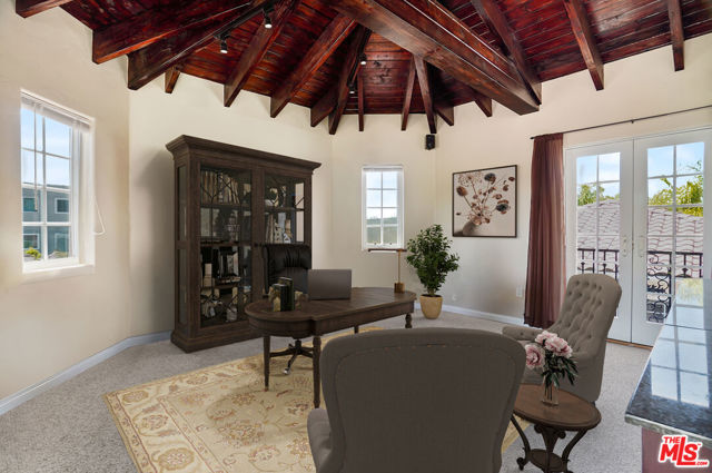 10655 Camarillo Street, Toluca Lake CA: https://media.crmls.org/mediaz/eaed088d-3809-4d24-ac39-569a66baf913.jpg