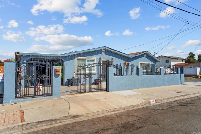 5101 Roscrea Avenue, San Diego CA: https://media.crmls.org/mediaz/eaed659b-bc7e-4f42-b17d-22729d409530.jpg