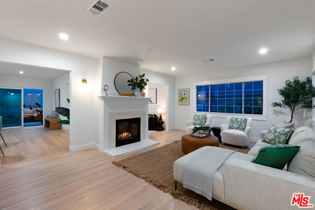 5722 Valley Ridge Avenue, Los Angeles CA: https://media.crmls.org/mediaz/eaede563-1edf-4b1c-9466-eb85981feedd.jpg