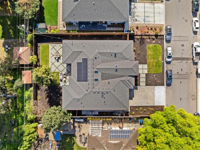 12584 Paseo Flores, Saratoga CA: https://media.crmls.org/mediaz/eaedf13e-9943-499c-b7ef-62a1e94b8150.jpg