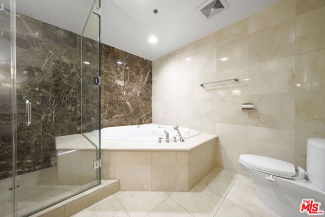702 S Serrano Avenue, Los Angeles CA: https://media.crmls.org/mediaz/eaeeeaa8-8952-41b0-a829-d94eec1e871a.jpg