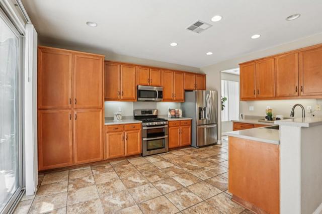 1460 Kyle Court, Tracy CA: https://media.crmls.org/mediaz/eaef3aa9-a5e0-4445-9d00-3513cfd914cf.jpg