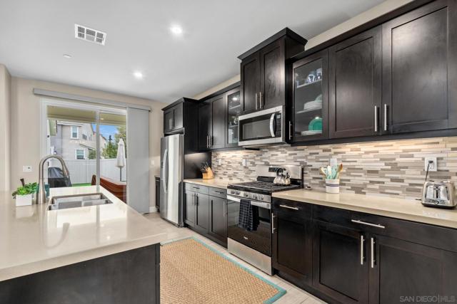 27661 Heritage Ln, Valley Center CA: https://media.crmls.org/mediaz/eaef9510-3317-4845-b874-f1f94a8036d1.jpg