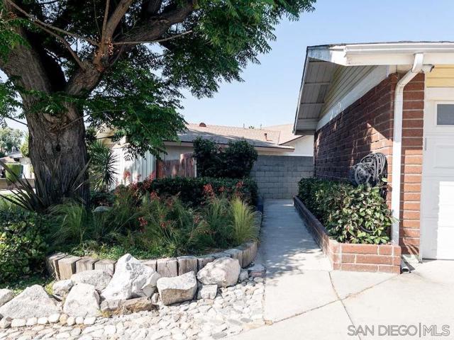1626 S Boulder Ave, Ontario CA: https://media.crmls.org/mediaz/eaefabaa-e12c-4dd6-9988-6b86f72c7927.jpg