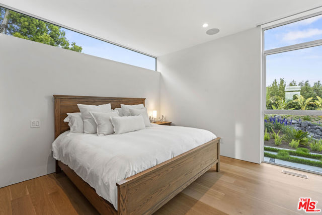 5738 Busch Drive, Malibu CA: https://media.crmls.org/mediaz/eaefc98f-cfe5-4dba-91d3-946ea35bb8d6.jpg