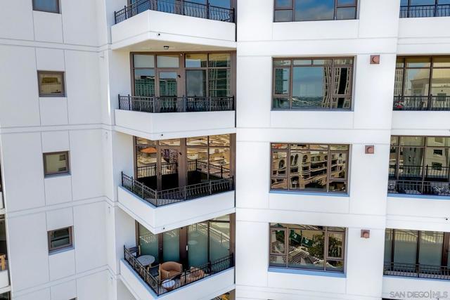 700 W Harbor Dr, San Diego CA: https://media.crmls.org/mediaz/eaf073f7-dcd0-4f8a-8bf4-03c565be9499.jpg