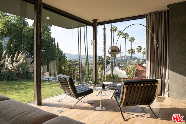 1344 Maltman Avenue, Los Angeles CA: https://media.crmls.org/mediaz/eaf07cc5-d4c5-45a7-9f43-7021b058f7c1.jpg