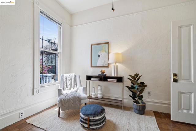 1408 E 15Th St, Oakland CA: https://media.crmls.org/mediaz/eaf0ccad-5e51-4070-8bf9-80926179d94c.jpg