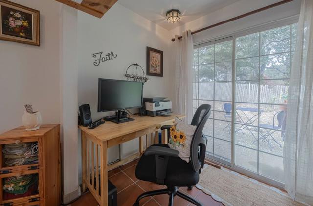 16566 Meridian Road, Salinas CA: https://media.crmls.org/mediaz/eaf0d27e-7114-4cd2-84bb-6b6b042a345a.jpg