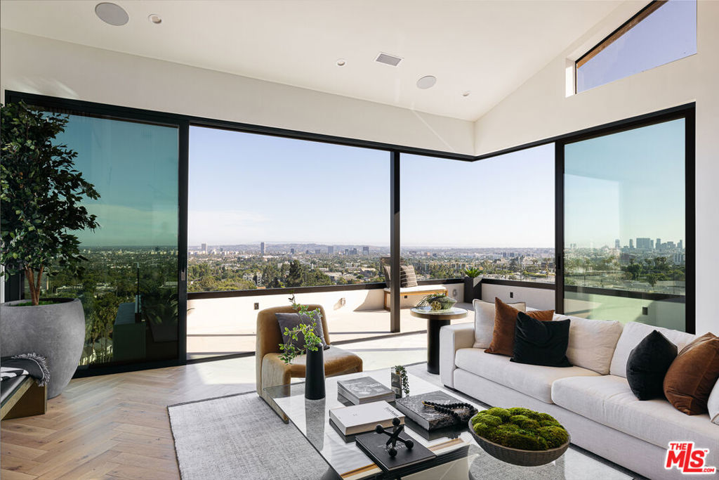 7866 Fareholm Drive, Los Angeles, CA 90046