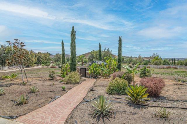 Image 62 of 75 For 37789 Avenida La Cresta