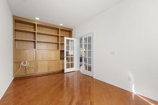 987 Palencia Ct, Chula Vista CA: https://media.crmls.org/mediaz/eaf158ef-d6d7-414b-98c0-06bab7cb7483.jpg