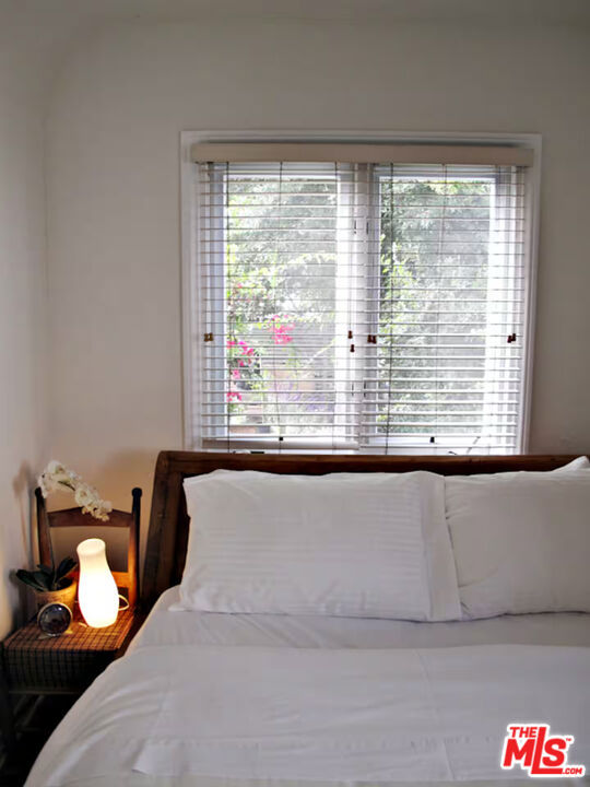 4125 Huron Avenue, Culver City CA: https://media.crmls.org/mediaz/eaf1b1bf-0a5f-449d-98fe-2fd42ae24eac.jpg