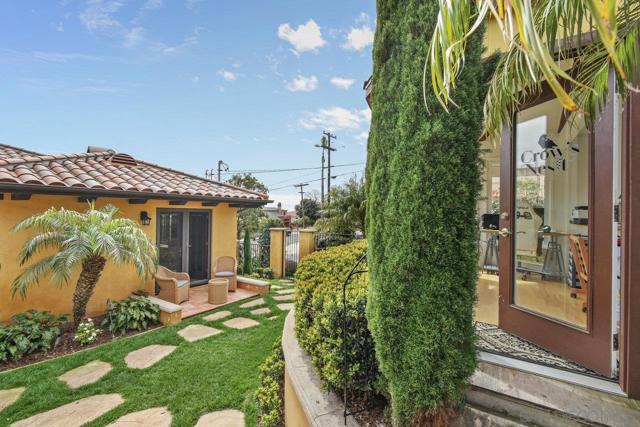 1250 Willow St, San Diego CA: https://media.crmls.org/mediaz/eaf26343-c4a4-47e5-a865-0b7efe8178cf.jpg