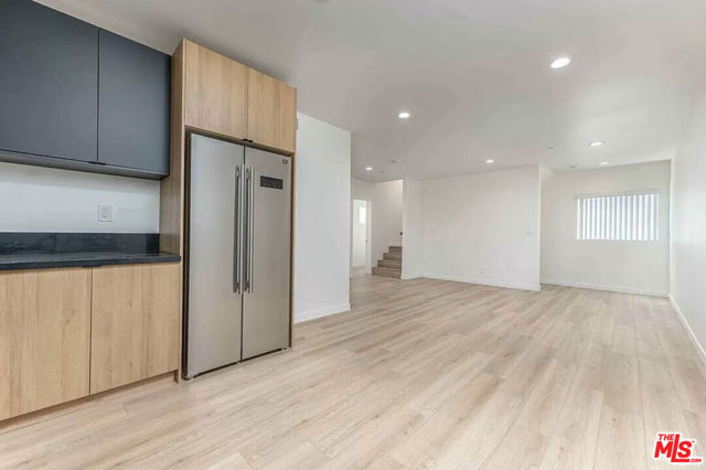 2103 S Burnside Avenue, Los Angeles CA: https://media.crmls.org/mediaz/eaf26752-23c4-4121-b14c-57458cb9cb4f.jpg