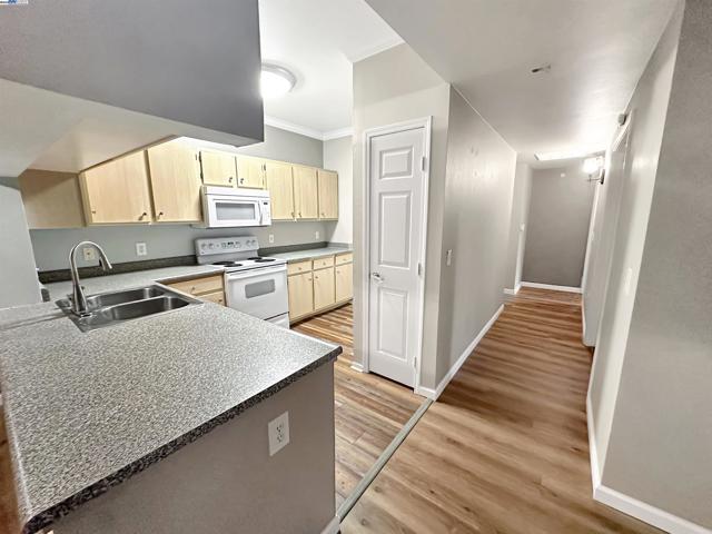 701 Gibson Dr, Roseville CA: https://media.crmls.org/mediaz/eaf31cc3-b466-47ce-bc65-813af8b64717.jpg