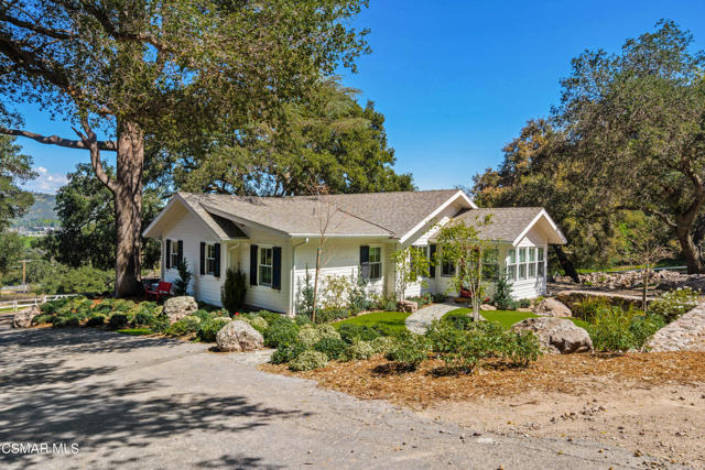 1464 Hidden Valley Road, Thousand Oaks CA: https://media.crmls.org/mediaz/eaf322b2-4ccf-4496-a569-1fffab01ab47.jpg