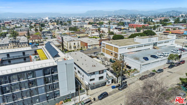 151 S Mountainview Avenue, Los Angeles CA: https://media.crmls.org/mediaz/eaf376f1-eec3-4ae6-93b6-cd641abe6a5f.jpg