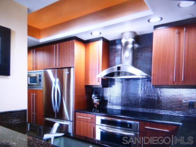 100 Harbor Dr, San Diego CA: https://media.crmls.org/mediaz/eaf433d1-0168-40af-9dc7-820760092d2f.jpg