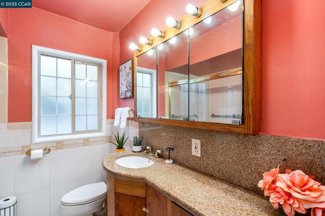 66 Murdock St, Richmond CA: https://media.crmls.org/mediaz/eaf4ec70-9fe4-49ec-863a-70f8fff6dd51.jpg
