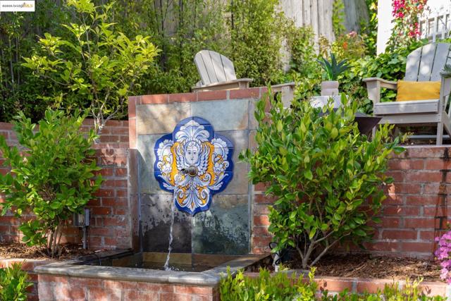 1143 Keith Ave, Berkeley CA: https://media.crmls.org/mediaz/eaf50e73-4777-4d42-97c6-1732565ff5f4.jpg