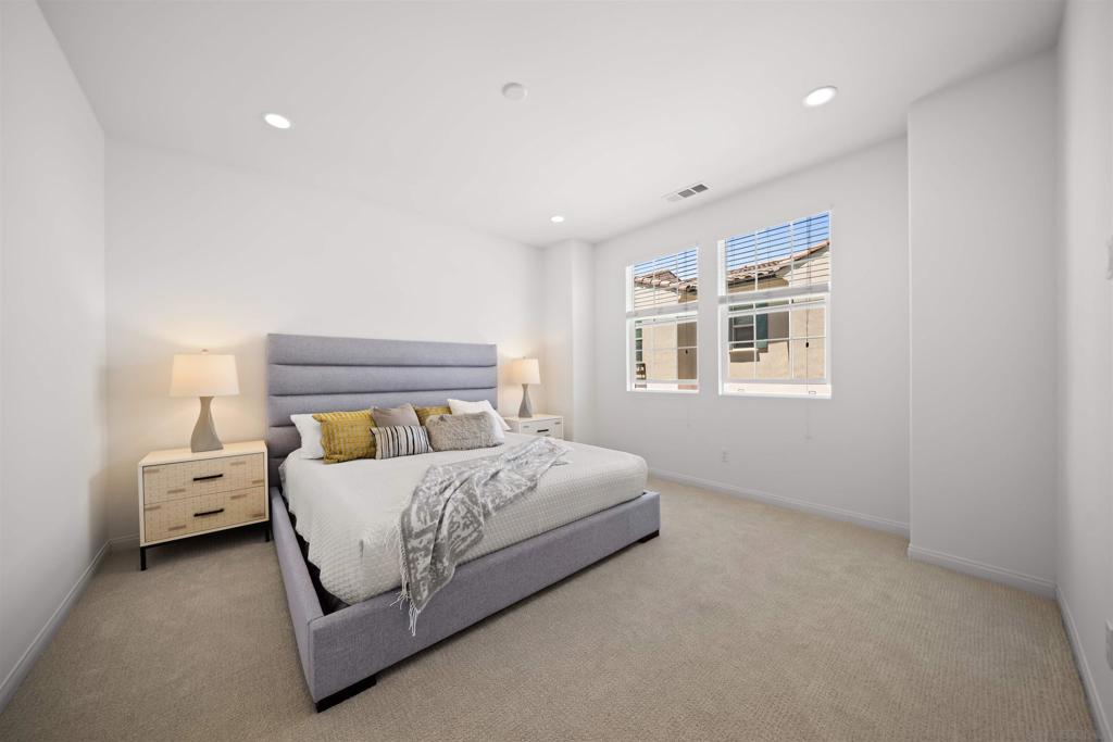 MLS #250027413SD img 25