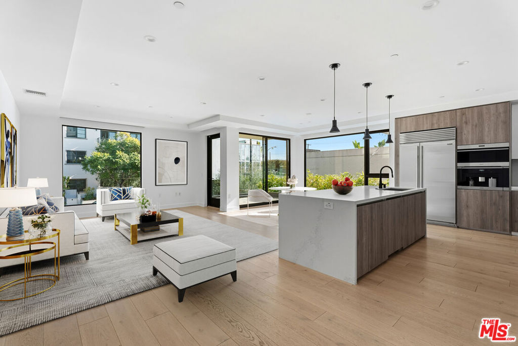 725 N Croft Avenue #107