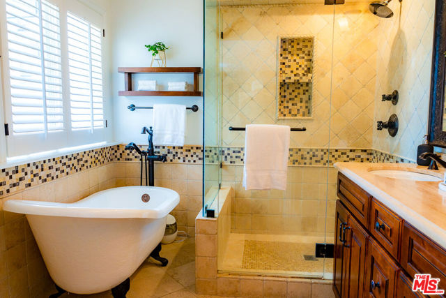 844 3rd Street, Santa Monica CA: https://media.crmls.org/mediaz/eaf56cd3-2a3e-4326-914a-6baa1cafb7c3.jpg