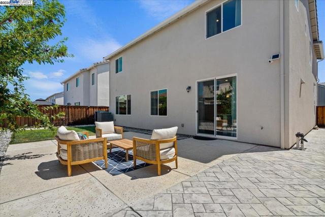 5352 Guenoc Valley Ln, Antioch CA: https://media.crmls.org/mediaz/eaf5ebb2-6ee5-4293-a571-ecb4dba40b33.jpg