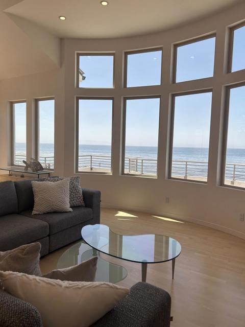 944 W West Cliff Drive, Santa Cruz CA: https://media.crmls.org/mediaz/eaf64679-e9a5-4c51-8f06-b426af1655e0.jpg