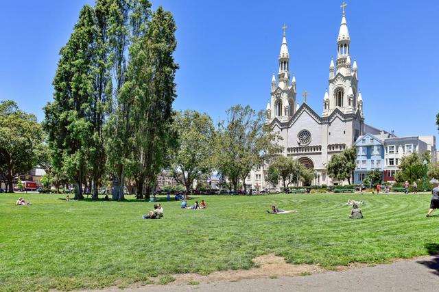 806810 Union Street, San Francisco CA: https://media.crmls.org/mediaz/eaf6c672-01ff-416f-81f1-cd57eaacbb21.jpg