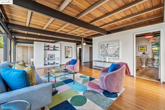 5855 Chelton Dr, Oakland CA: https://media.crmls.org/mediaz/eaf70fb7-9ddb-453d-8fc4-8ca95e1b5f6c.jpg