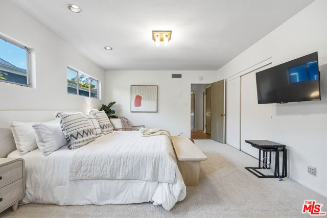 5518 Saloma Avenue photo 30