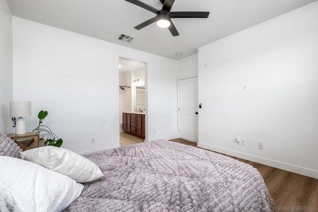 1801 Clare Ln, San Diego CA: https://media.crmls.org/mediaz/eaf7782f-5071-42c6-bb7a-7f82fc9f7057.jpg