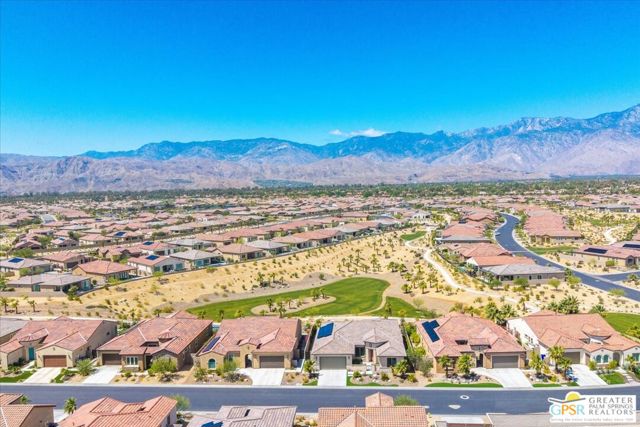 61 Zinfandel, Rancho Mirage CA: https://media.crmls.org/mediaz/eaf79db3-e7f5-43f8-b3a1-5150c305e039.jpg