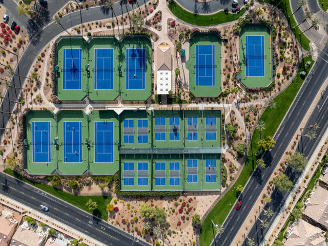 78210 Gray Hawk Drive, Palm Desert CA: https://media.crmls.org/mediaz/eaf7bf96-b750-4ca0-a4ef-7793a834e039.jpg