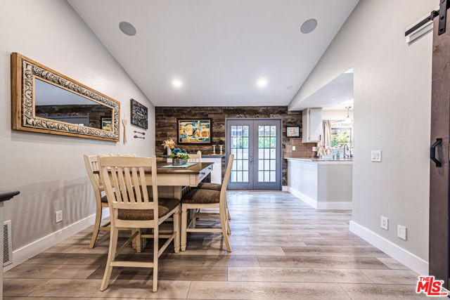 20055 Avenue Of The Oaks, Newhall CA: https://media.crmls.org/mediaz/eaf7d4a6-621f-4adb-8d35-8882837bbf77.jpg