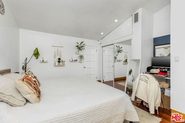 1141 Cabrillo Avenue, Venice CA: https://media.crmls.org/mediaz/eaf7f08a-695c-4c49-9458-9fc5e4138a5a.jpg