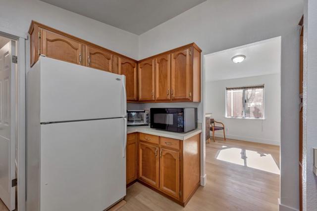 27950 Lancelot Court, Hayward CA: https://media.crmls.org/mediaz/eaf8aa15-9051-405e-aca5-e517776a1fe4.jpg