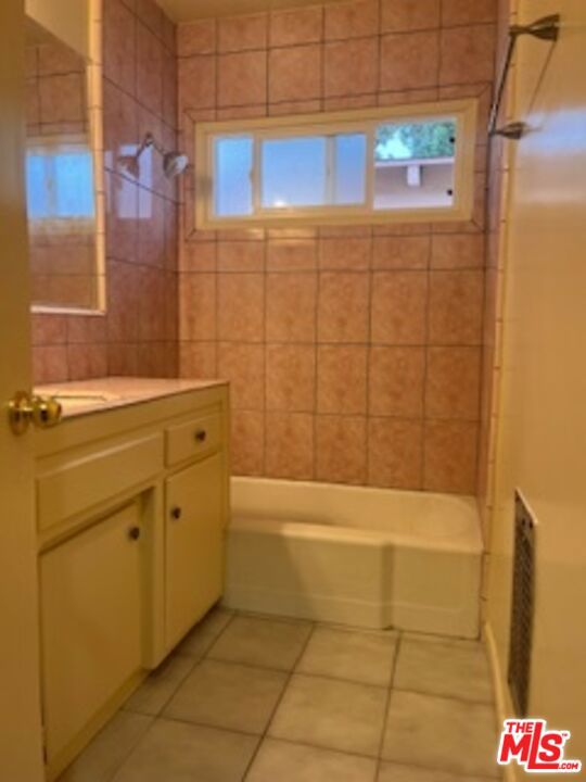 2635 W Imperial Highway, Inglewood CA: https://media.crmls.org/mediaz/eaf8d344-249c-46d2-9d98-8e106707e48d.jpg
