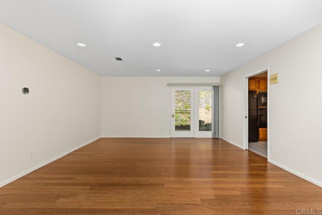 Detail Gallery Image 10 of 59 For 28444 Fallen Tree Ln, Escondido,  CA 92026 - 3 Beds | 2/1 Baths