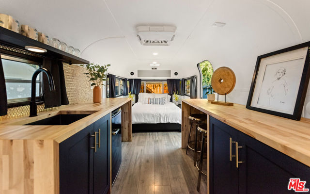 272 N Topanga Canyon Boulevard, Topanga CA: https://media.crmls.org/mediaz/eaf95654-a6a6-468c-a102-232c43101468.jpg