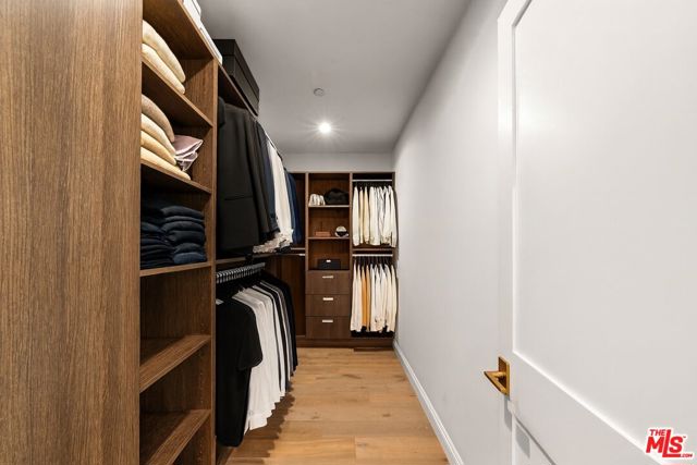 5235 Sylmar Avenue, Sherman Oaks CA: https://media.crmls.org/mediaz/eafacec6-f1d5-4424-9036-4efd8e0c541a.jpg