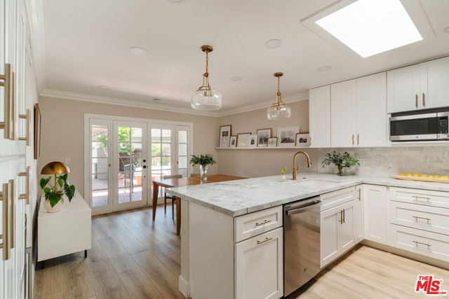 2641 Hartland Circle, Westlake Village CA: https://media.crmls.org/mediaz/eafba825-23e4-4167-a2e6-e24aea39c1ef.jpg