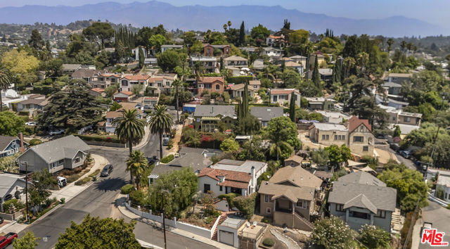 6105 Mount Angelus Drive, Los Angeles CA: https://media.crmls.org/mediaz/eafbb919-35c3-4c65-884c-675002656cc4.jpg