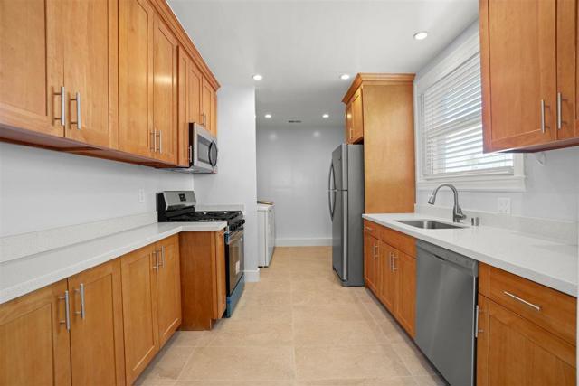 315 Grand Boulevard, San Mateo CA: https://media.crmls.org/mediaz/eafbd854-4493-4e84-bd0b-3e017fa1587d.jpg